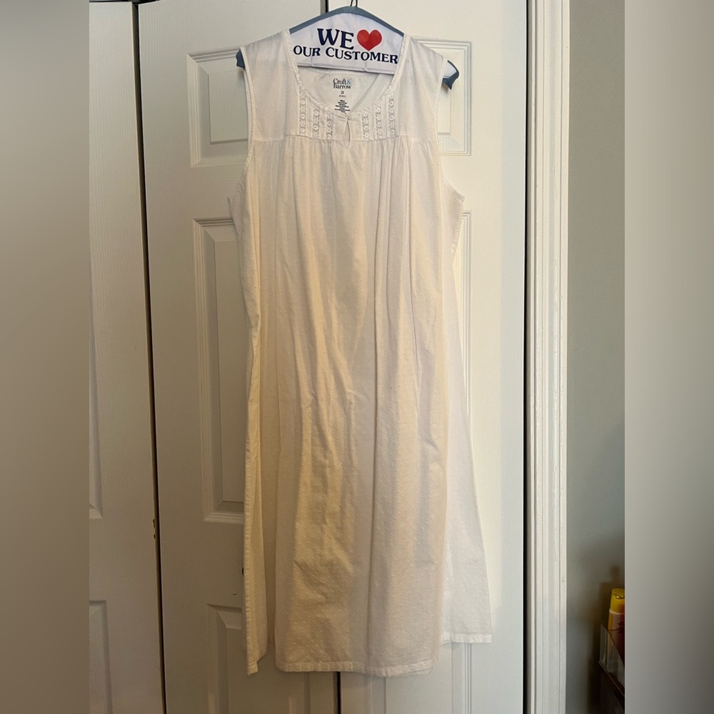White Sleeveless lightweight nightgown